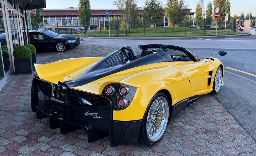 Pagani Huayra Roadster